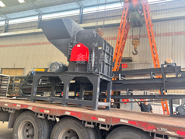 800型金屬破碎機發(fā)往廣東廣州